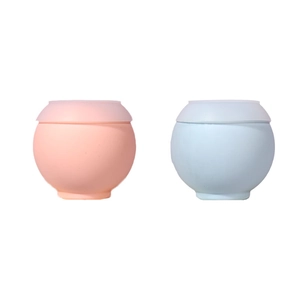 Silikon-Eiskugelformen-Set mit flachen Deckeln in sanftem Rosa und hellem Blau-Ton