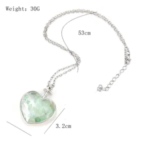 Heart-shaped pendant necklace with green natural stones and adjustable silver chain