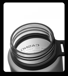 Detail of the screw thread on the matte frosted sports water bottle for leak-proof seal