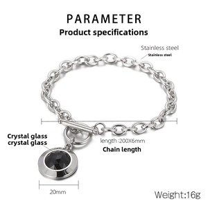 Détail du bracelet chaîne avec fermoir OT et pendentif en cristal noir de 20mm