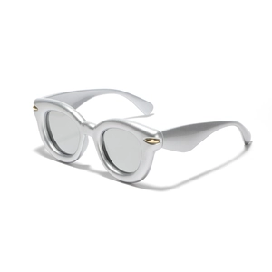 Fashion Cat Eye Sunglasses Retro Thick PC Frame AC Lens UV400 Protection With Gold Rivet Decoration For Women