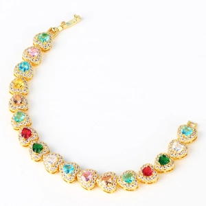 Lussuoso bracciale a cuore dorato con vivaci cristalli di zirconia cubica multicolore