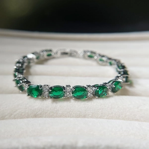 Luxurious emerald green oval zircon bracelet with AAA cubic zirconia in silver finish