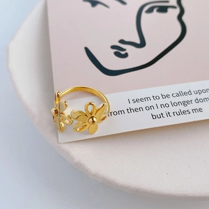 Minimalist golden open daisy flower ring for women in Korean style jewelry design