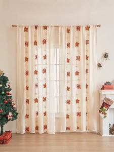 Detail von Weihnachts-Spitzenvorhang mit gestickten Glocken und roten Schleifen auf Stoff