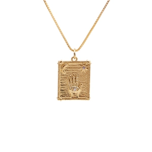 Collier doré avec pendentif Main de Fatma, lune et oxydes de zirconium sur chaîne