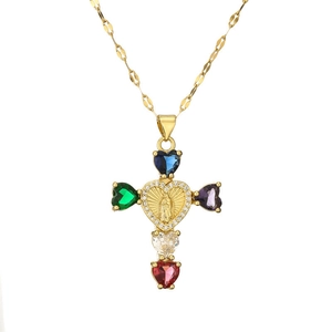 Collana religiosa dorata con zirconi colorati a cuore e ciondolo croce della Vergine Maria