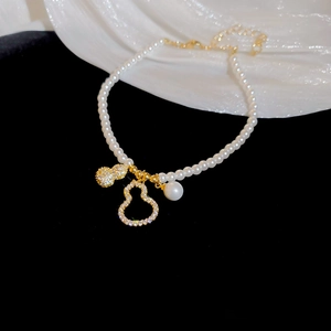 Bracelet de perles de style français avec pendentif gourde en zircon et chaîne dorée