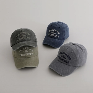 Vintage embroidered washed cotton baseball caps in four colors for street fashion