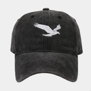 Casquette vintage délavée anthracite avec broderie d'aigle blanche détaillée sur le devant