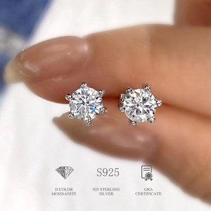 Classic six-claw S925 sterling silver earrings with sparkling D color moissanite stones