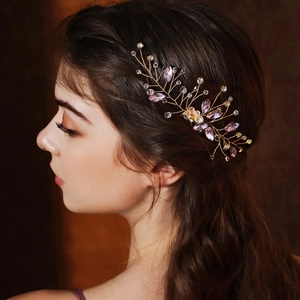 Elegante peineta dorada para novia con cristales morados y diamantes de imitación