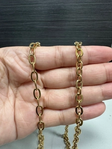 Detailed close-up of a 18k gold plated stainless steel chunky oval link chain necklace