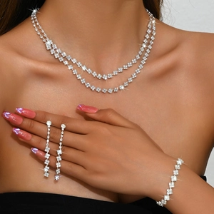 Luxuriöses Brautschmuck-Set mit Strasssteinen, Halskette und hängenden Ohrringen
