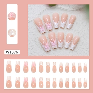 24 Stück 3D Eisblumen French Tip Press-on Nägel in eleganter Ballerina-Form für Damen.