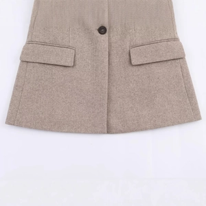 Women's chic herringbone wool blazer featuring a front resin button and flap pockets