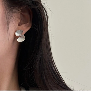 Minimalist S925 sterling silver fan-shaped stud earrings in a matte spiral design