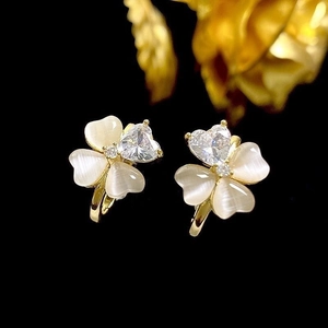 Golden clover earrings with sparkling cat-eye stone petals and heart-shaped cubic zirconia