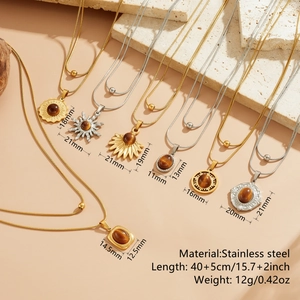 Collier double couche en acier inoxydable avec pierre œil de tigre et pendentifs soleil