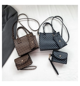 Vue à plat de sacs à main rétro en cuir PU à carreaux avec petits porte-monnaie assortis