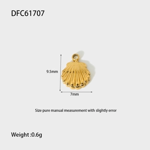 Détails du pendentif coquillage doré DFC61707 avec dimensions 9,5mm x 7mm et poids 0,6g