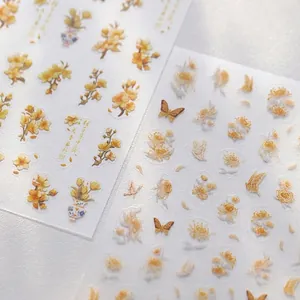 Künstlerische goldene Blumen-Nagelaufkleber mit Osmanthus- und Schmetterlingsmotiven