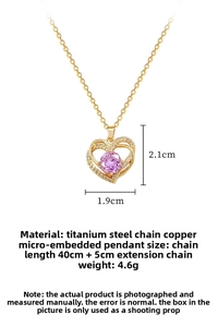 Détail du pendentif cœur double en acier titane doré avec zircon violet et petits diamants