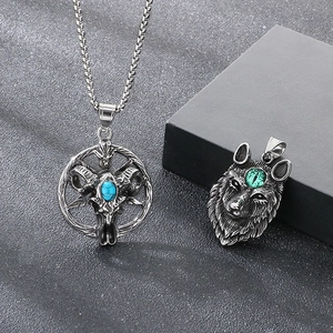 Vintage Wikinger Wolf und Widderkopf Anhänger aus Silber mit Edelstein Akzenten