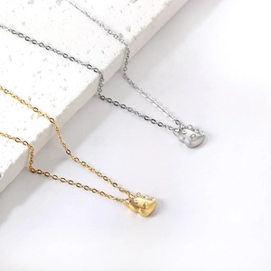 Colliers ours minimalistes en acier inoxydable avec finition mate et pendentif couronne