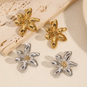 Boucles d'oreilles fleurs élégantes en acier inoxydable doré et argenté pour femme