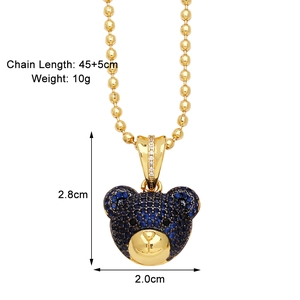 Vue détaillée du collier pendentif ours doré avec pierres bleues et dimensions exactes