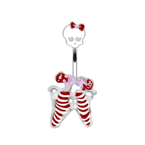 Détail du piercing nombril tête de mort avec nœud rouge et motif de squelette rose