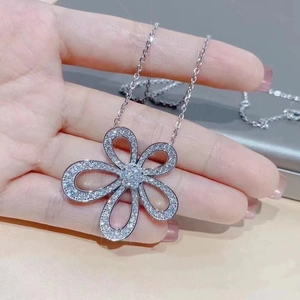 Sparkling S925 silver sunflower necklace with large full-diamond petal pendant for women