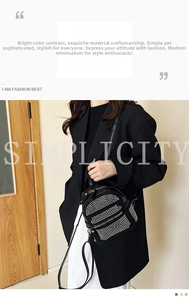 Detalle de una mini mochila negra con brillantes diamantes de imitación y cremallera metálica