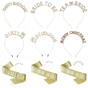 Set de fiesta dorado con diademas de strass y bandas brillantes para celebraciones