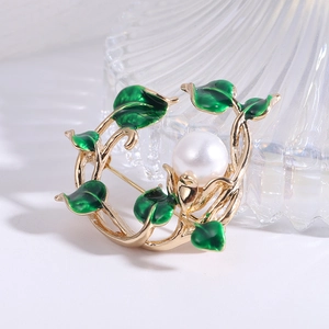 Fashionable golden plant wreath brooch with green enamel leaves and white pearl accent