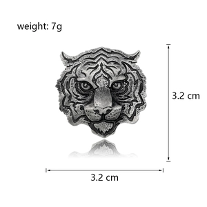 Silver tiger head brooch for suits with weight 7g and size 3.2cm x 3.2cm dimensions