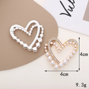 Sparkling heart charms with pearls and rhinestones for DIY shoe and phone case decor