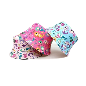 Cappelli da sole reversibili per bambini con sirene in rosa e blu e stampa marina