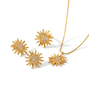 Set gioielli sole dorato con cristalli scintillanti collana orecchini e anello lussuoso