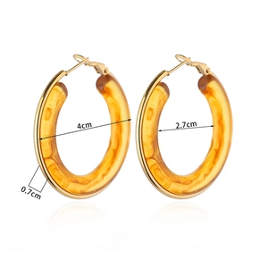 Boucles d'oreilles créoles rétro en résine ambre avec cadre en acier doré de 4cm