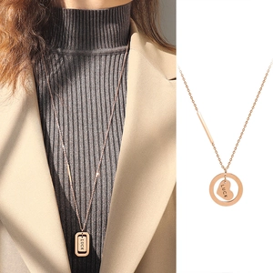 Collana vintage in oro rosa 18K con ciondolo a cuore LUCK e catena lunga in acciaio titanio