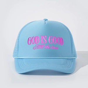 Cappellino trucker celeste con ricamo rosa God Is Good e retro in rete traspirante