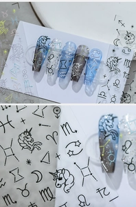 Makroaufnahme von Einhorn- und Sternbild-Nagelstickern mit geprägter 3D-Textur-Effekt