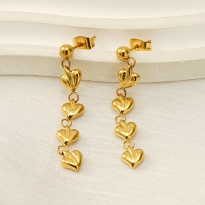 Boucles d'oreilles pendantes en acier inoxydable plaqué or 18 carats avec quatre cœurs