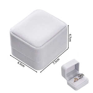 White velvet ring box dimensions detail with 7.5cm length and soft flocking texture