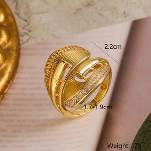 Detailed view of 18K gold plated geometric ring with dimensions and weight specs