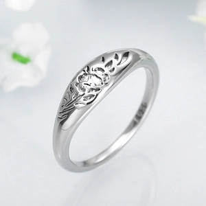 Elegant S925 sterling silver ring featuring a detailed rose flower relief pattern