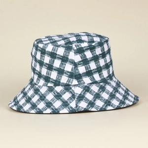 Détail du motif à carreaux vert foncé et du tissu en coton sur le chapeau bob élégant