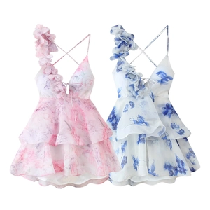 Robe dos nu en mousseline fleurie avec col en fleurs 3D et jupe à volants rose et bleu